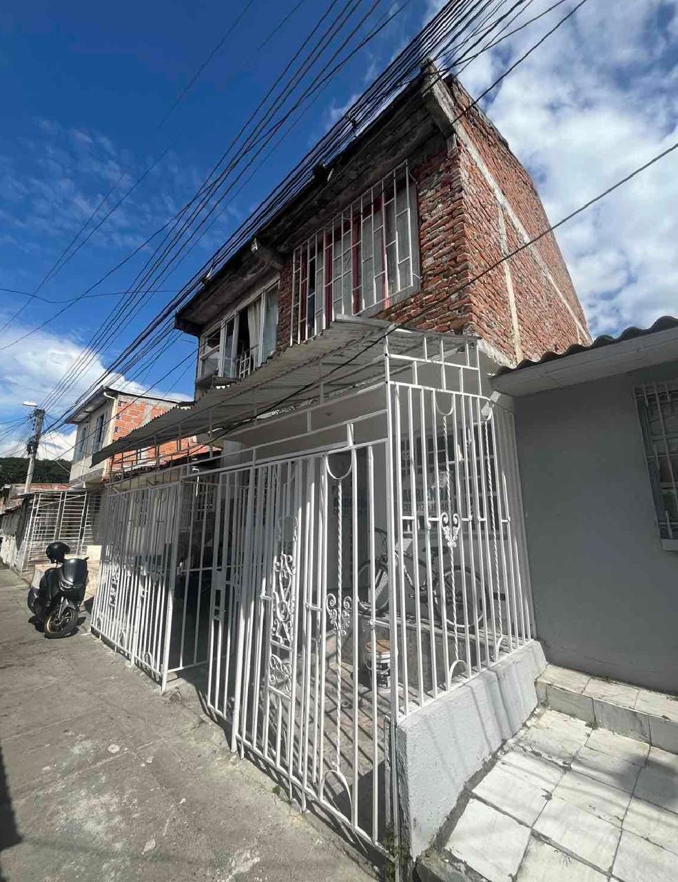 venta de casa Bifamiliar en Tuluá valle barrio bosques de Maracaibo pasaje