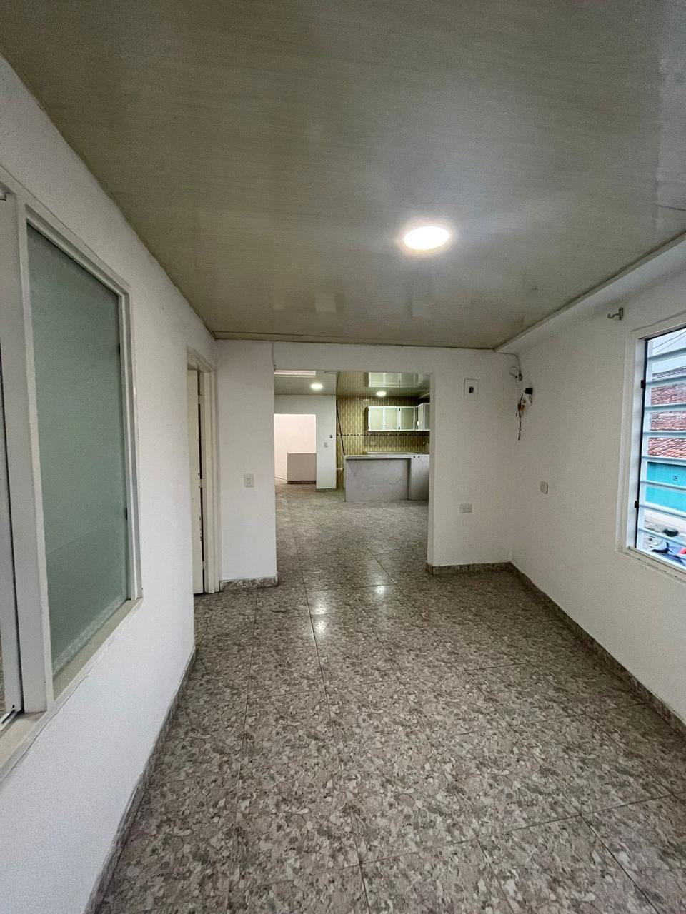 CASA ESQUINERA CON LOCALES COMERCIALES EN VENTA – BARRIO LAS AMÉRICAS, TULUÁ
